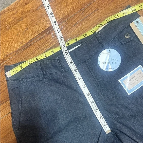 NWT⭐️DOCKERS Bermuda SHORTS Truly Slimming JAELYNN Dark Wash Size 10 - Picture 11 of 13
